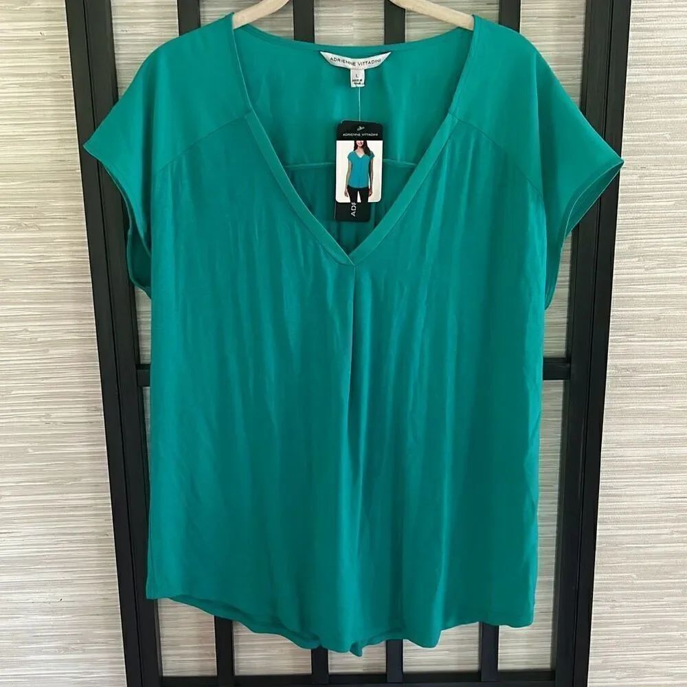 NWT Adrienne Vittadini Emerald green V-neck cap sleeve shirt size L